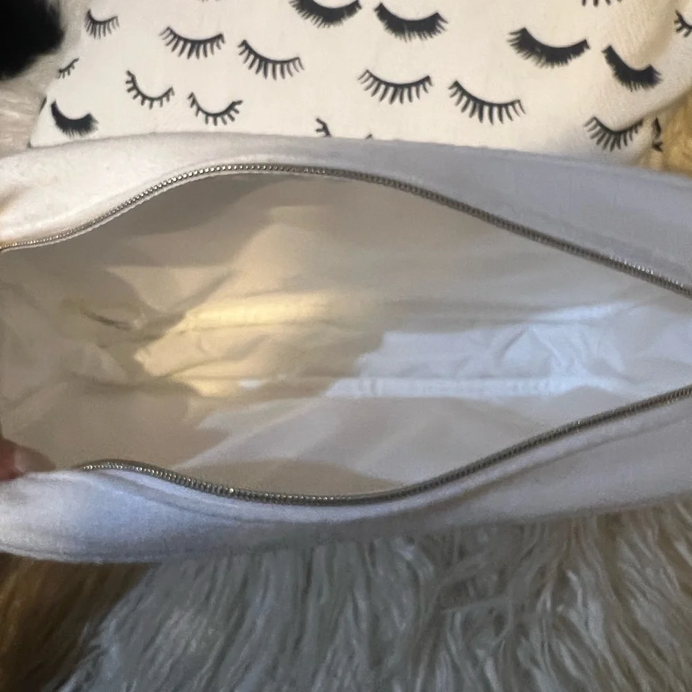 CHANEL White Cosmetic Bag - Picture 2 of 2